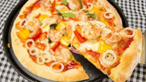 Cách làm bánh pizza ngon giòn thơm phứt đơn giản ngay tại nhà