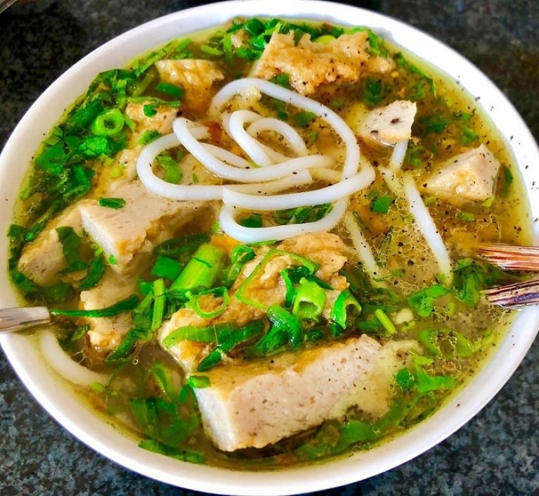 Cách nấu bánh canh chả cá đậm đà, hấp dẫn, không tanh