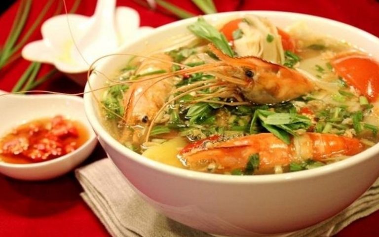 Cách nấu canh chua tôm thanh mát, ăn cơm ngon miệng hơn