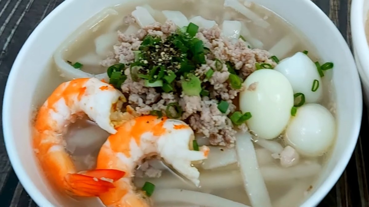 Cách nấu bánh canh thịt heo đậm đà, hấp dẫn đổi vị cuối tuần